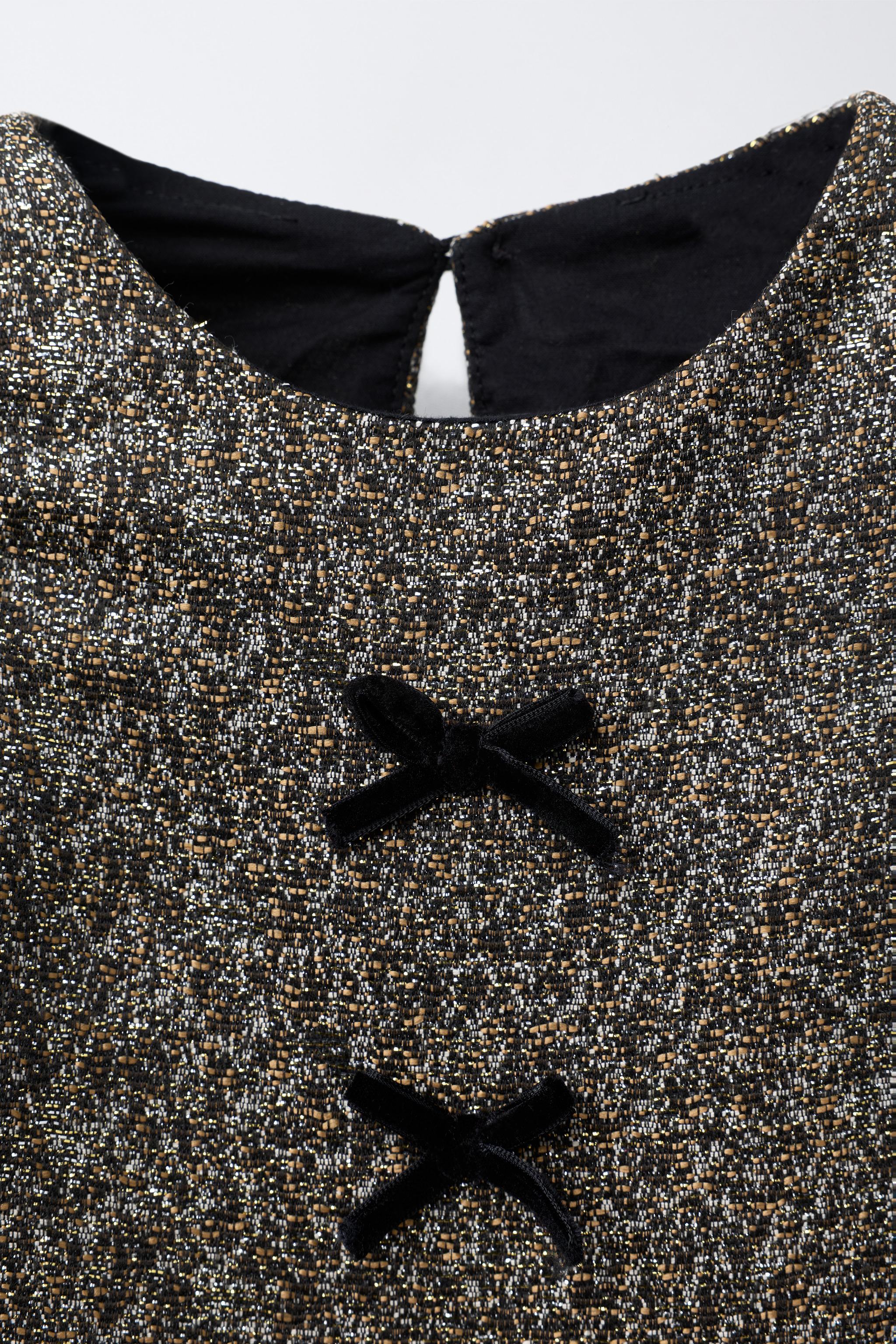 ROBE BRILLANTE AVEC NŒUDS EN VELOURS